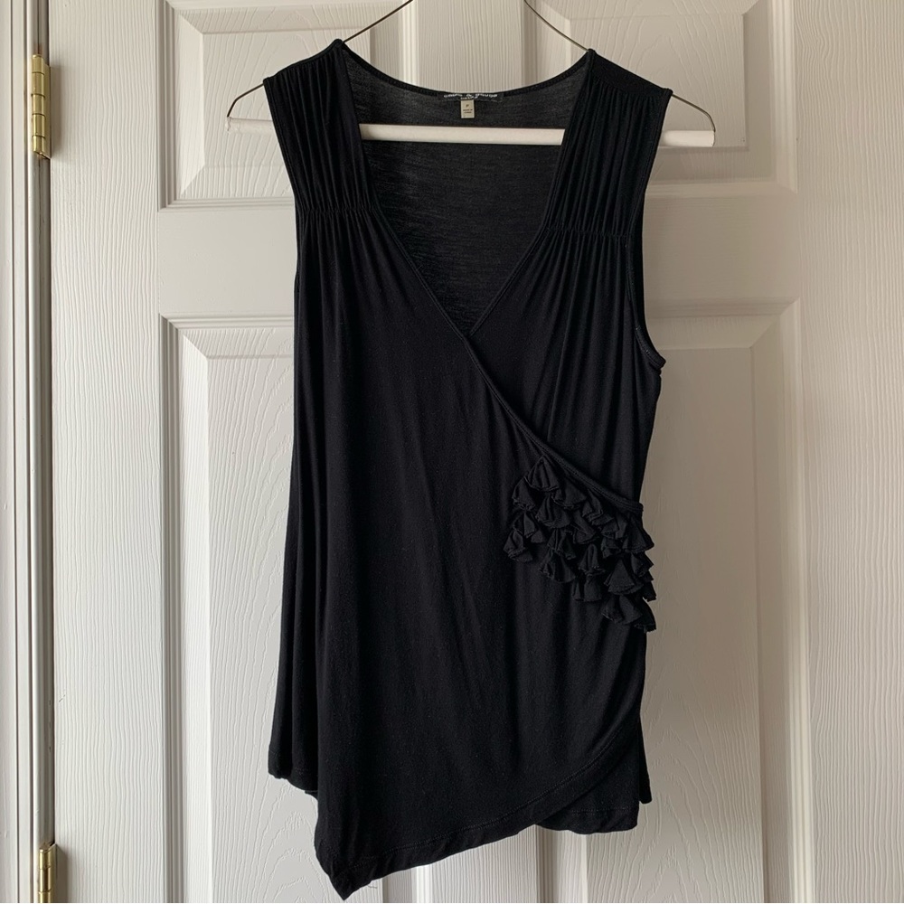 Cable & Gauge black v-neck tank size P